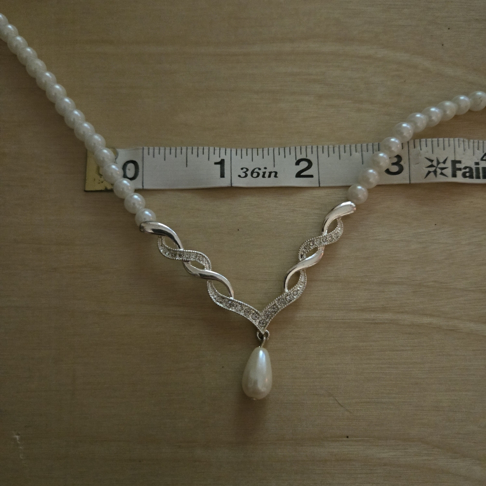 Elegant Vintage AVON "Pearlesque" Teardrop Necklace & Bracelet Set - Picture 8 of 9